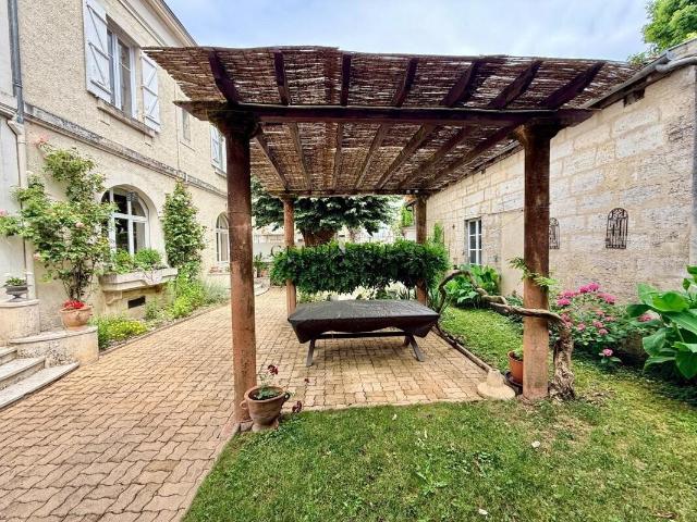 Élégante maison de caractère avec jardin et garage en cœur d 215m² Aubagne