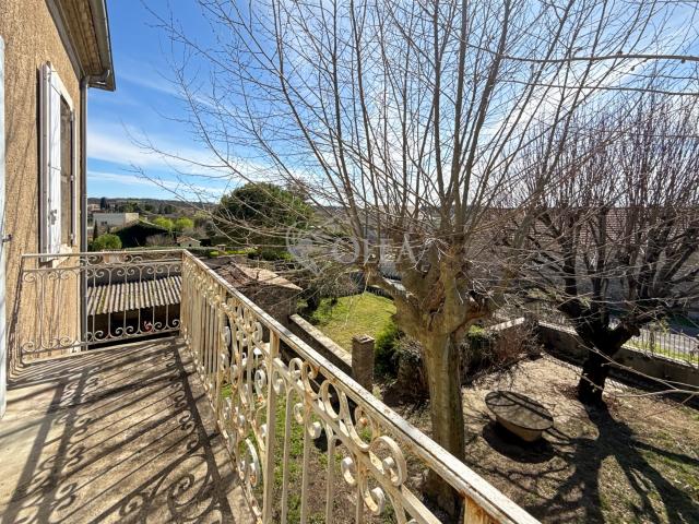 Elégante maison de caractère, de 200m² sur une terrain de 80. 207m² Uzès