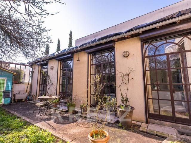 Élégante maison de caractère 1850 avec jardin – Centre de Co. 217m² Cognac