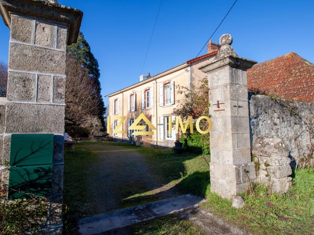 Élégante maison de famille de caractère, parc remarquable et dépendances