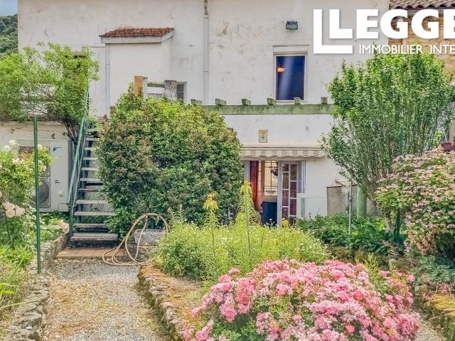 Élégante maison de Maître de 184 m² avec jardin, garage, caves et terrasses au cœur du Haut Languedoc