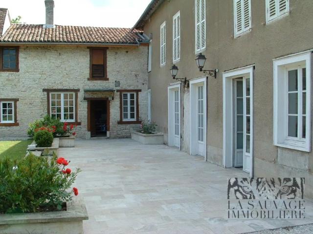 Élégante Maison de Maître de 400 m² avec Dépendances et Potentiel d’Exploitation Dienville