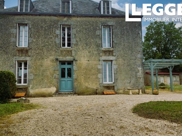 Elégante maison de maître de 5 chambres au centre de ce village populaire