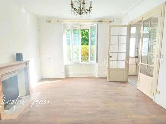 Élégante maison de maître d'environ 210 m² habitables – 6 chambres – Terrain arboré d'environ 2 700 m²