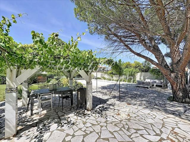Élégante maison de maître des années 1930 avec jardin paysag. 202m² Prades