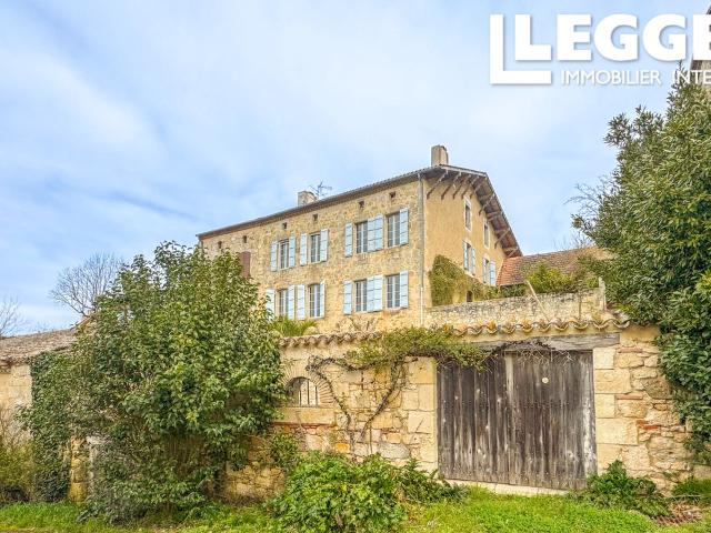 Élégante maison de village en pierre avec piscine et maison d'amis – vue sur la campagne du Gers