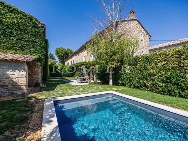 Élégante maison de village rénovée avec piscine, garage et a. 316m² Saint Didier