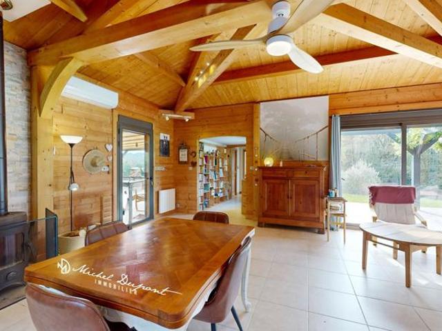 Élégante maison en bois – Alliance parfaite entre authenticité et confort moderne
