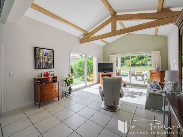 Élégante maison familiale au calme avec piscine et beaux vol. 187m² Puygouzon