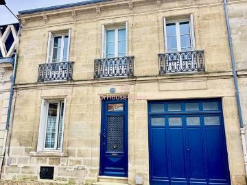 Elégante Maison Familiale avec Jardin, Terrasse, Cave et Garage en Plein Coeur de Bordeaux