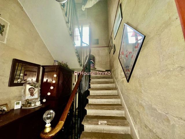 Elégante Maison Familiale avec Jardin, Terrasse, Cave et Garage en Plein Coeur de Bordeaux