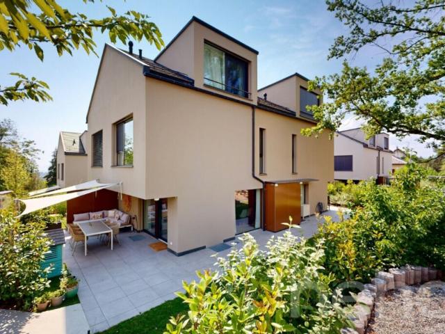 Élégante maison mitoyenne avec jardin privatif à Renens