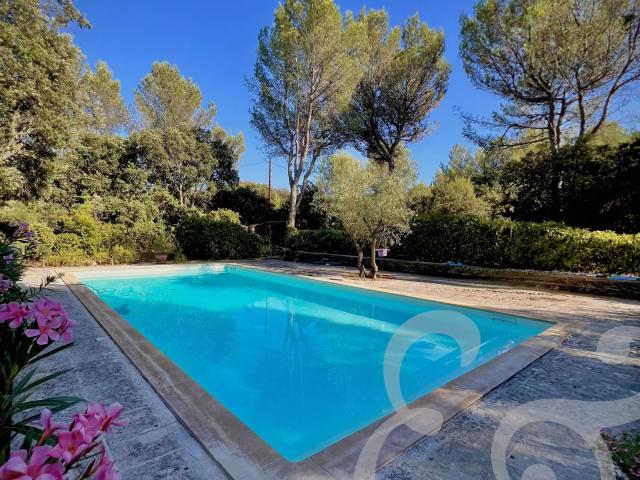 Élégante maison provençale avec piscine