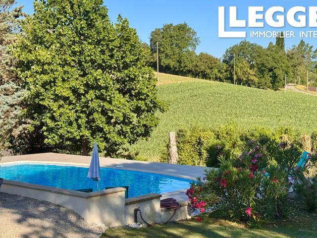 Élégante maison quercynoise en pierre avec piscine, grange et jardin clos près de Castelnau Montratier