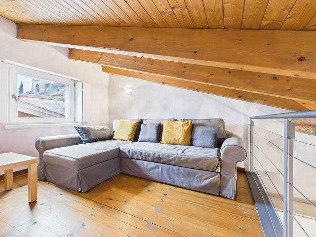 Elegante maisonette arredata di 1½ locali con vista sul lago a Morcote