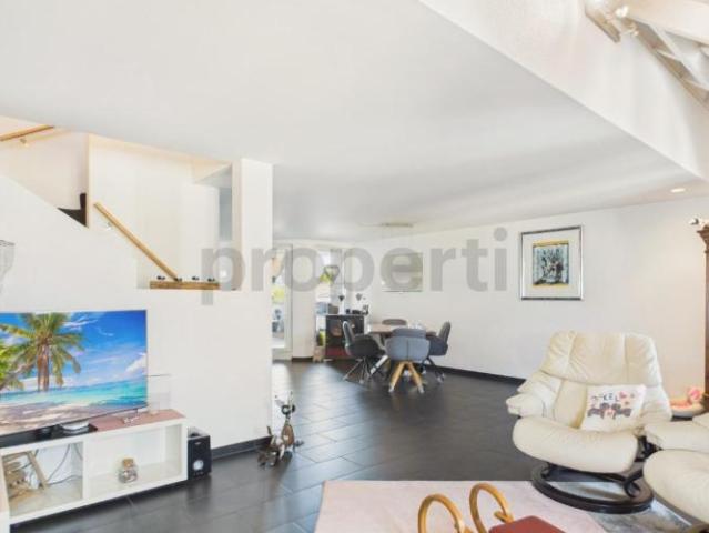 Elegante Maisonette Wohnung mit modernem Wohnkomfort in Weiach