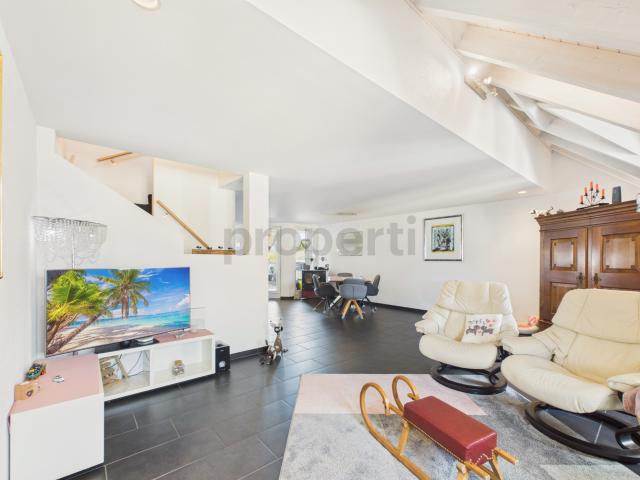 Elegante Maisonette Wohnung mit modernem Wohnkomfort in Weiach