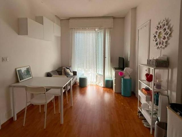 Elegante Monolocale – Via Frua, De Angeli