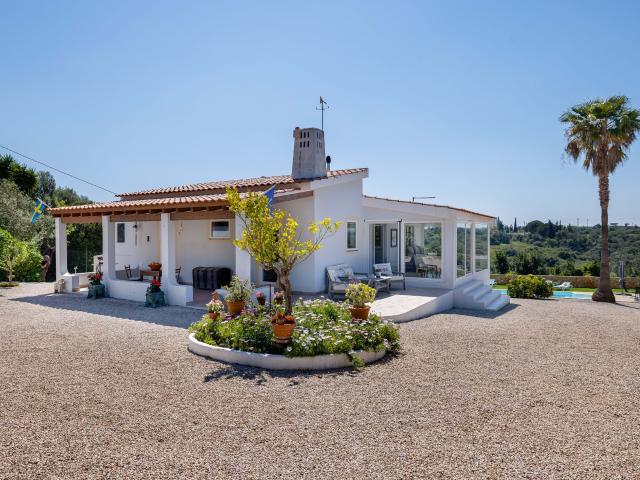 Elegante moradia com piscina, sauna e amplo terreno na pitoresca Pêra, um oásis privado no Algarve!