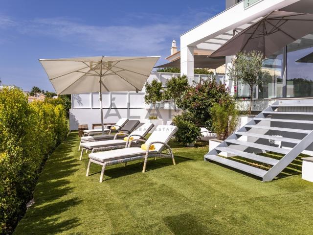 Elegante Moradia Contemporânea V3 em Varandas do Lago, a doi. 0m² Almancil