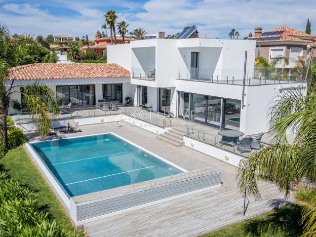 Elegante moradia familiar de 4 quartos e piscina perto da pr. 174m² Lagos