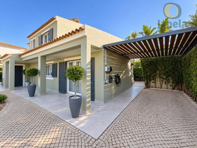 Elegante Moradia T4 com Piscina nas Gambelas, Faro 132m² Montenegro