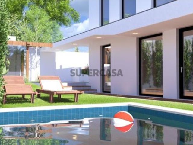 ELEGANTE MORADIA T4 EM BELAS!