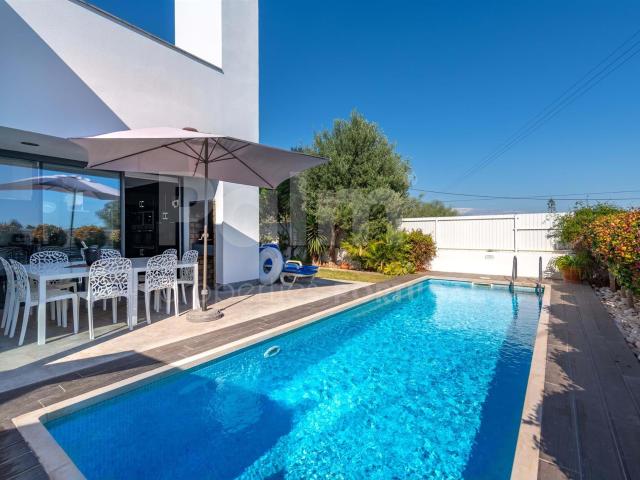 Elegante moradia T4 | Piscina aquecida e licença Al | Curta. 252m² Lagoa e Carvoeiro