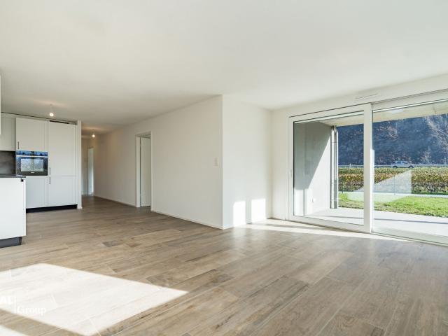Elegante neue 3.5 Zimmerwohnung, die Komfort und Helligkeit mit Terrasse und privatem Garten verbindet