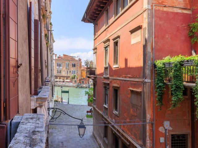 Elegante piano nobile a San Samuele