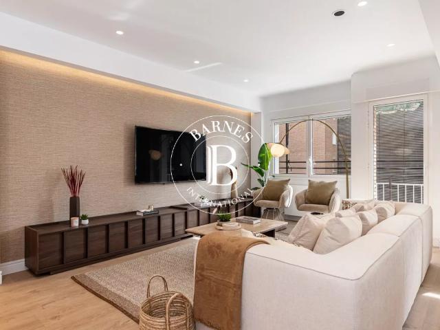 Elegante piso con terraza y garaje junto al Parque del Retiro