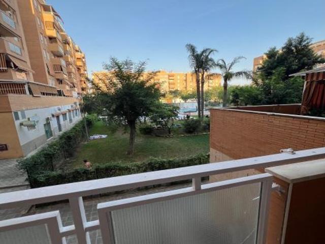 Elegante Piso en Alquiler en Sevilla Este con Piscina y Zonas Comunes