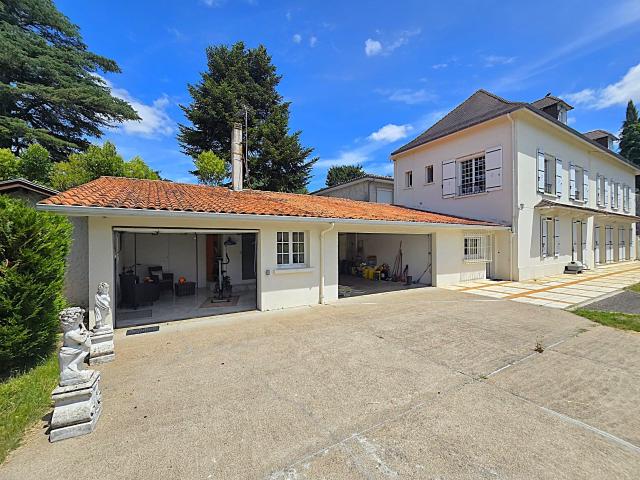 Élégante propriété avec maison 200m2, longère et dépendances. 205m² Villeneuve sur Lot