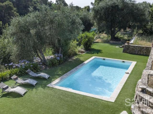Elegante propriété avec piscine, au calme absolu
