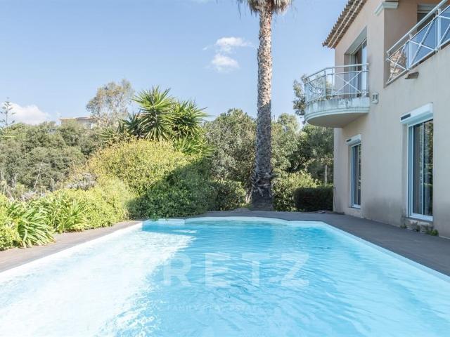 Élégante propriété avec piscine et vue mer au cœur de Portic. 200m² Pietrosella