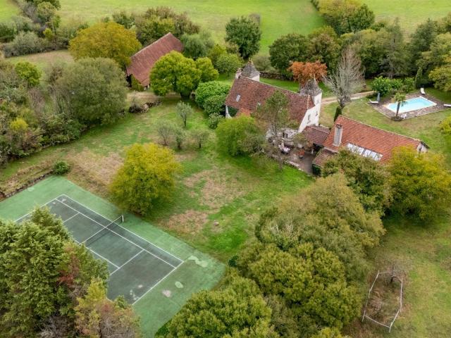 Élégante propriété de campagne avec piscine, court de tennis. 300m² Livernon
