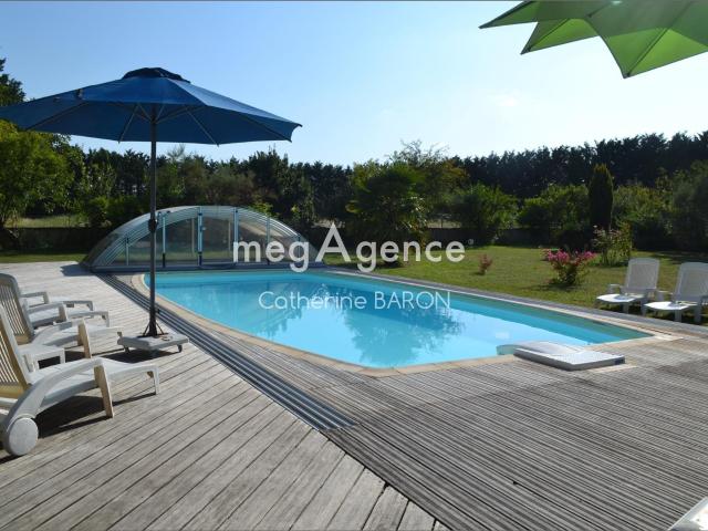 Élégante propriété de caractère avec 2 gîtes indépendants, p. 450m² Beauvoir Sur Niort