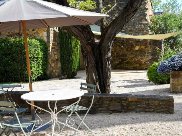 Elégante propriété de village du XVIIIè sur un parc de 6000 m², 12 km d’Uzès