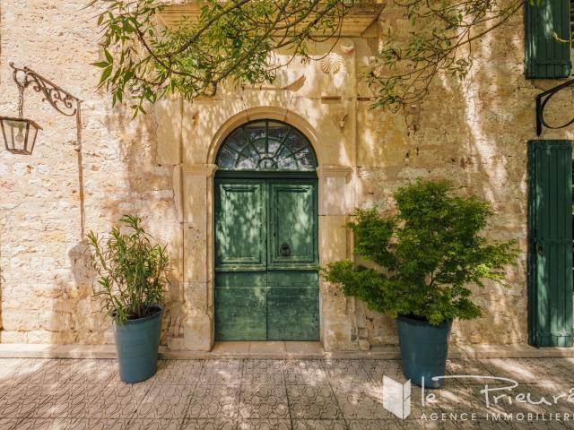 Élégante propriété en pierre rénovée, volumes généreux et ca. 327m² Albi
