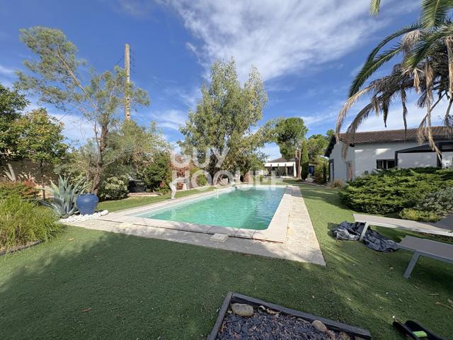 Elégante propriété familiale avec piscine