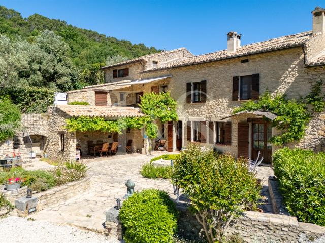Mas provençal avec gîtes et piscine, vue Mont Ventoux 360m² Vaison La Romaine