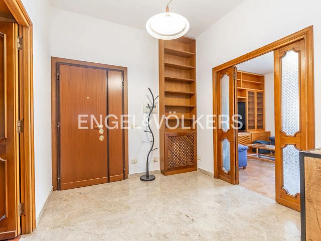 Elegante quadrilocale in Viale Beata Vergine del Carmelo