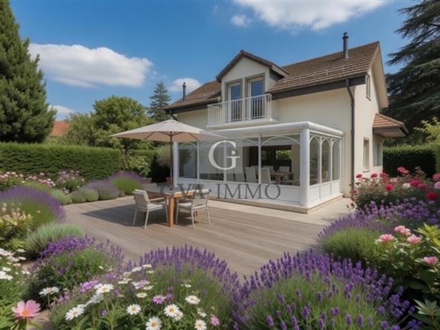 Elegante renovierte Villa mit Garten im Herzen von Vésenaz
