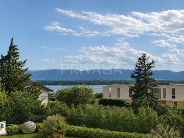 Elegante renovierte Villa mit Seeblick in Cologny