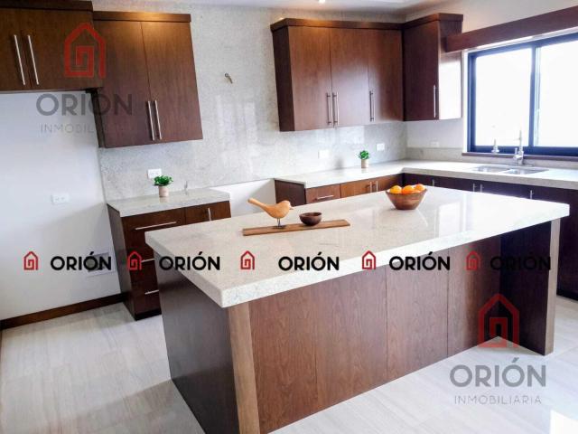 Elegante Residencia en Venta en Albaterra III