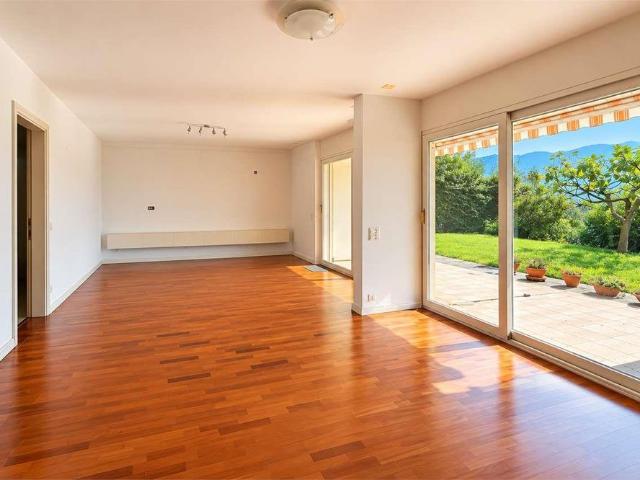 Elegante Residenza con vista lago e giardino privato