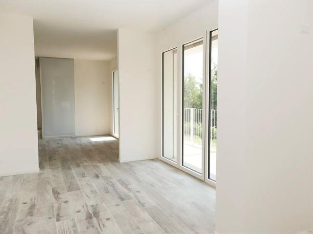 Elegante Residenza di Nuova Costruzione con Doppio Giardino