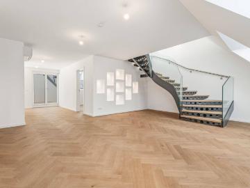 Eleganter Altbau mit modernem Penthouse Dachausbau