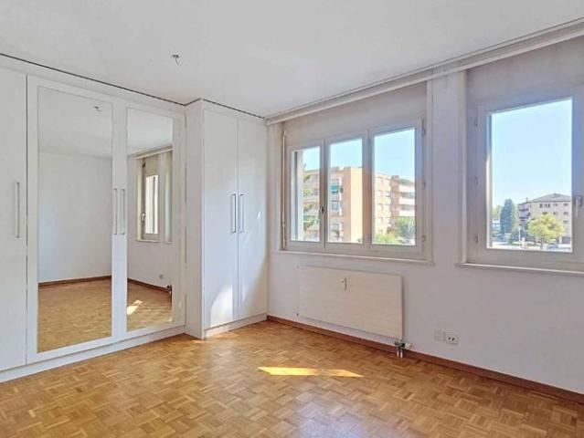 Eleganter Familien Wohnung mit 4.5 Zimmern, Kamin und Loggia