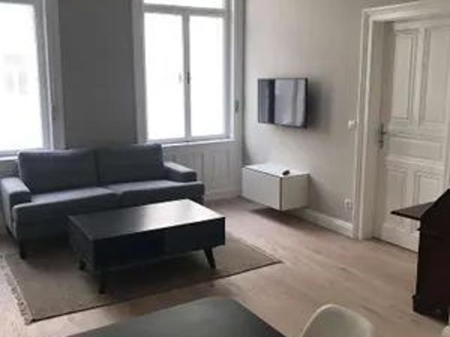 Elegantes 3 Zimmer All In Apartment mit großem Balkon. Perfekt für Expats!